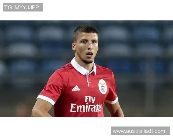 特鲁宾精彩头球助力本菲卡逆转胜利展现球队团结精神