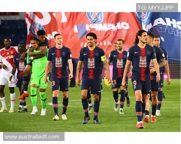 巴黎圣日耳曼队赢得法甲冠军，内马尔双响领衔夺冠盛典