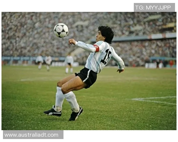 马拉多纳：神之手与足球传奇